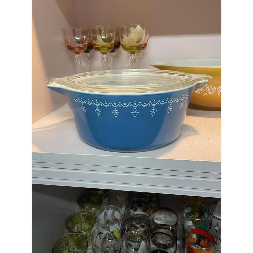 Pyrex Vintage Snowflake Blue  (Garland) 2.5 qt (#475) Casserole dish with lid